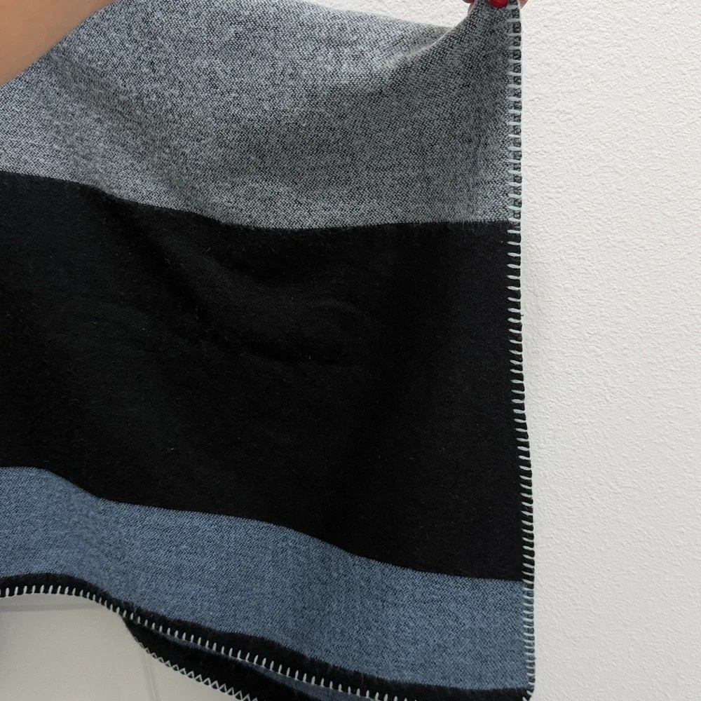 FRANCESCA'S Green Blue Color Block Shawl Poncho Acrylic Blanket Scarf RUANA